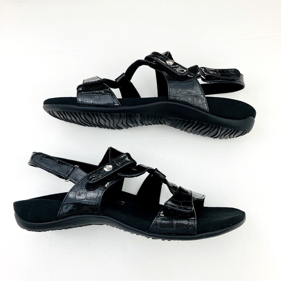 Vionic Paro Embossed Sandals - Picture 7 of 7